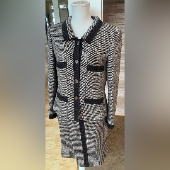 CHANEL Brown and Cream Wool Tweed Boucle Skirt Suit- French Size 40/ US 8 - Picture 3 of 16